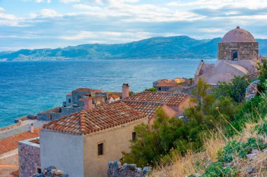 Yunan kenti Monemvasia 'nın Panorama manzarası.