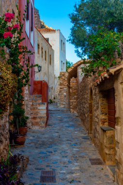 Yunanistan 'ın tarihi Monemvasia kentinin Stone Caddesi.