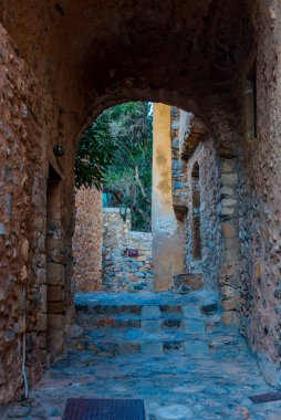 Yunanistan 'ın tarihi Monemvasia kentinin Stone Caddesi.