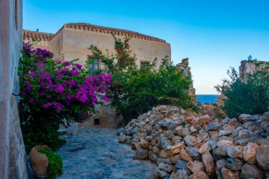 Yunanistan 'ın tarihi Monemvasia kentinin Stone Caddesi.