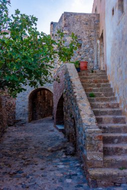 Yunanistan 'ın tarihi Monemvasia kentinin Stone Caddesi.