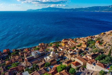 Yunan kenti Monemvasia 'nın çatıları.