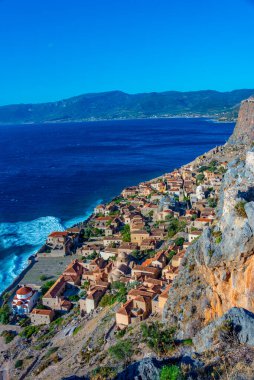 Yunan kenti Monemvasia 'nın çatıları.