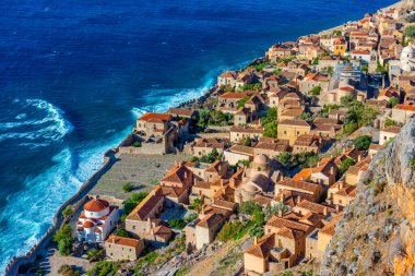 Yunan kenti Monemvasia 'nın çatıları.