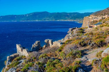 Yunanistan 'daki Monemvasia şatosunun kalıntıları.