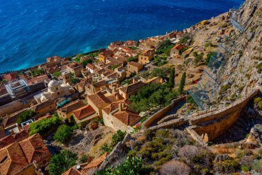 Yunan kenti Monemvasia 'nın çatıları.