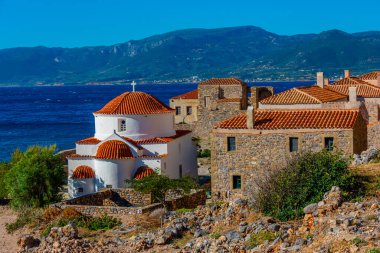 Yunan şehri Monemvasia 'daki Krisafitissa Meydanı.