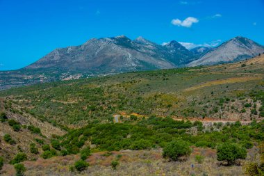 Yunanistan 'daki Mora yarımadasının vahşi manzarası.