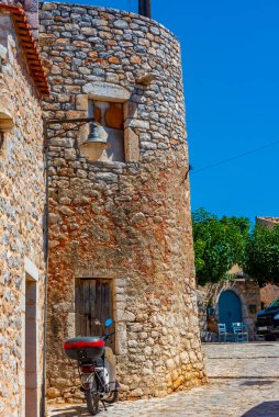 Yunan kenti Aeropoli 'de geleneksel Mani kuleleri.