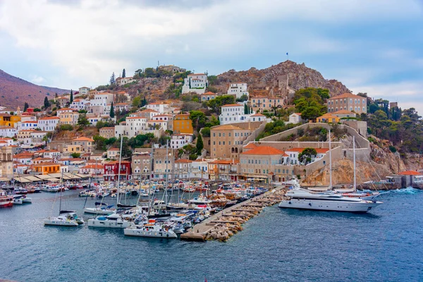 ギリシャのヒドラ港の眺め — ストック写真