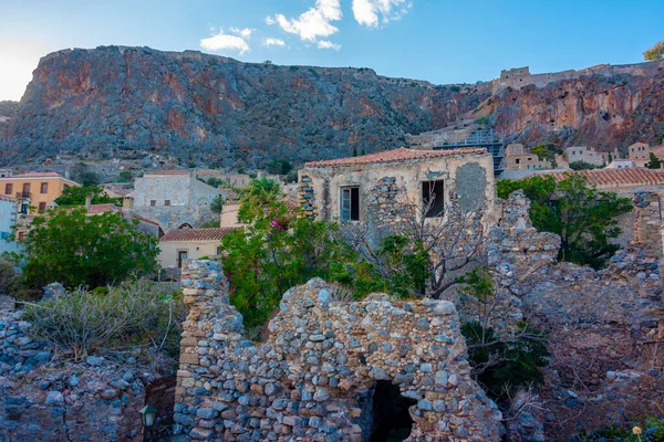 Yunanistan 'ın tarihi Monemvasia kentinin Stone Caddesi.