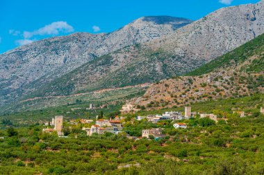 Yunanistan 'ın Mora yarımadasındaki Varvaka köyünün hava manzarası.