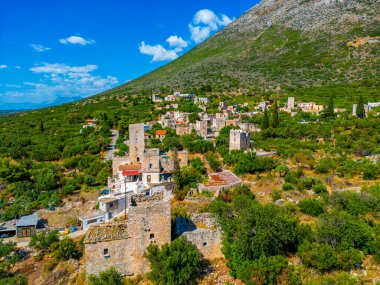 Yunanistan 'ın Mora yarımadasındaki Mina köyünün hava manzarası.