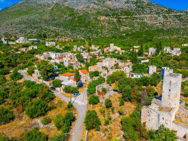 Yunanistan 'ın Mora yarımadasındaki Mina köyünün hava manzarası.