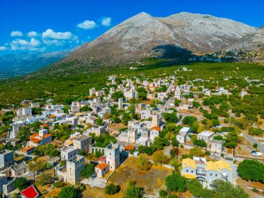 Yunanistan 'ın Mora yarımadasındaki Kita köyünün hava manzarası.