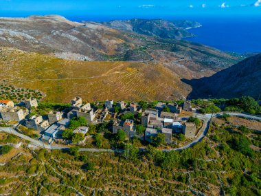 Yunanistan 'ın Mora yarımadasındaki Mountanistika köyünün hava manzarası.