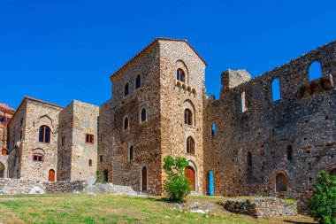 Yunanistan 'daki Mystras arkeoloji sahasının Bizans İmparatorları Sarayı.