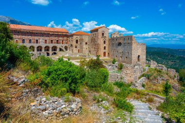 Yunanistan 'daki Mystras arkeoloji sahasının Bizans İmparatorları Sarayı.