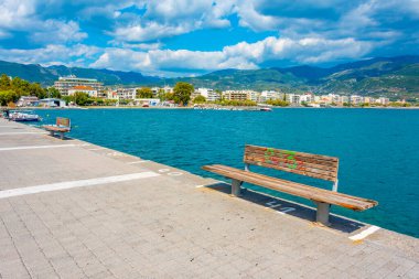 Yunanistan 'ın Kalamata limanında sahil yürüyüşü.