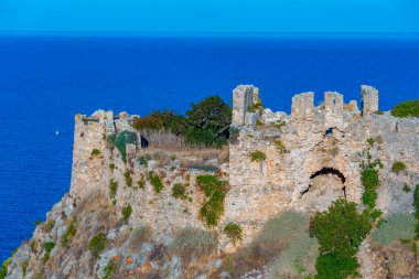 Yunanistan 'ın Mora adasındaki eski Navarino kalesinin kalıntıları.