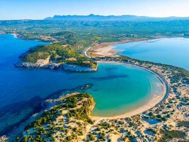 Yunanistan 'daki Voidokilia Sahili manzarası.