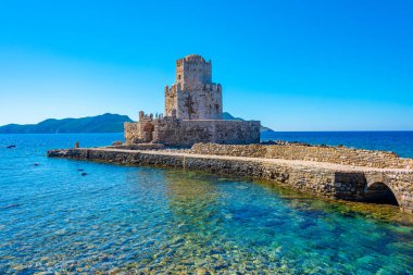 Yunanistan 'daki Methoni Kalesi' nin Bourtzi manzarası.