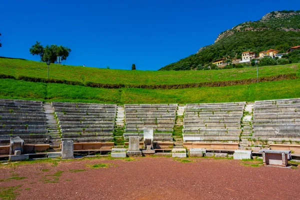 古希腊梅西尼考古遗址的古代剧场 — 图库照片