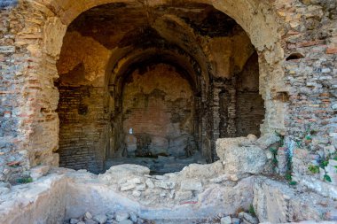 Yunanistan 'daki Olimpiyat Arkeolojik Alanı' nın gün batımı manzarası.