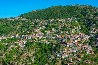 Yunanistan 'daki Dimitsana köyünün Panorama manzarası.