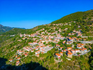 Yunanistan 'daki Dimitsana köyünün Panorama manzarası.