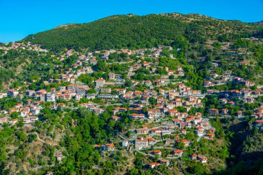 Yunanistan 'daki Dimitsana köyünün Panorama manzarası.