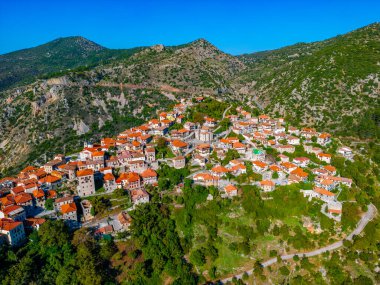 Yunanistan 'daki Dimitsana köyünün Panorama manzarası.