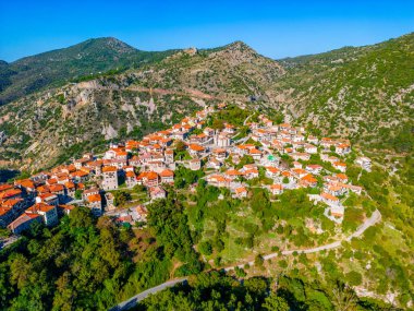 Yunanistan 'daki Dimitsana köyünün Panorama manzarası.