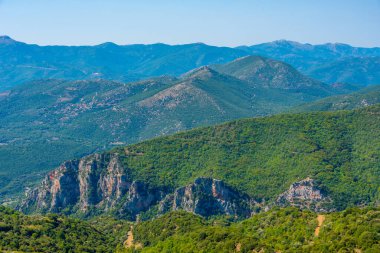 Lousios 'un Yunanistan' daki Panorama manzarası.