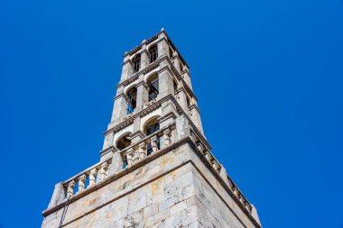 Yunan köyündeki çan kulesi Stemnitsa.