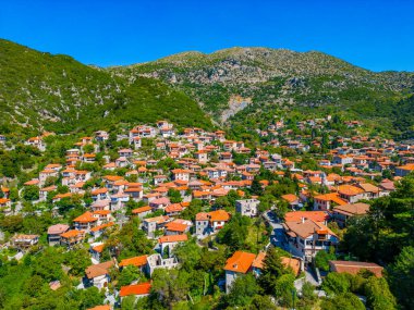 Yunanistan 'daki Stemnitsa köyünün havadan görünüşü.