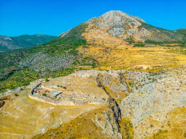 Yunanistan 'daki Mycenae arkeolojik sahasının havadan görüşü.