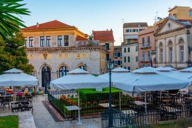 Kerkyra, Korfu, Yunanistan 'ın merkezindeki Dimarşi Meydanı.