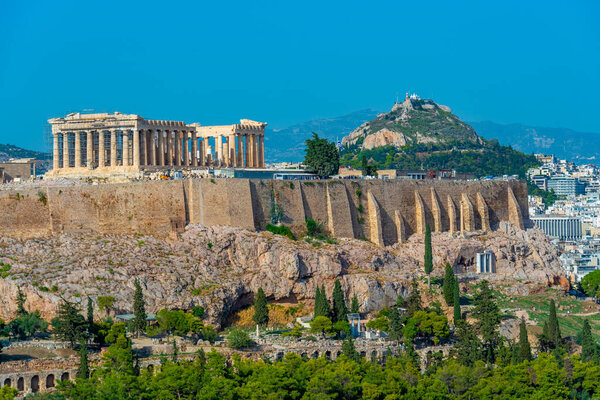 Панорама Акрополя в столице Греции Афинах.