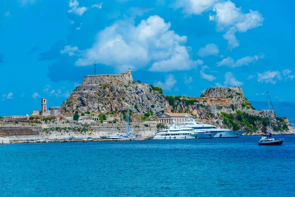 Båtar Förtöjning Bredvid Palaio Frourio Grekiska Korfu — Stockfoto