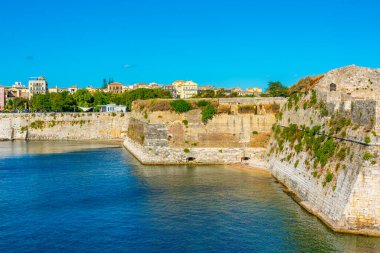 Yunan adası Korfu 'daki Palaio Frourio manzarası.