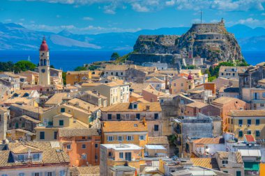 Yunan kenti Kerkyra 'nın çatı manzarası.