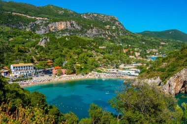 Yunanistan 'ın Korfu kentindeki Agios Spiridon plajının havadan görüntüsü.