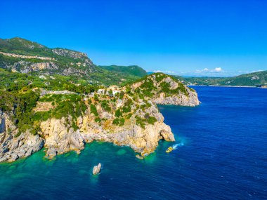 Paleokastritsa Manastırı Yunan adası Korfu 'da.