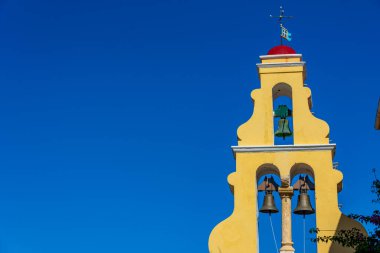 Yunan adası Korfu 'daki Paleokastritsa Manastırı' nın avlusu.