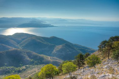 Yunanistan 'ın Korfu kentindeki Pantokrator Dağı' nın manzarası.