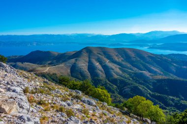 Yunanistan 'ın Korfu kentindeki Pantokrator Dağı' nın manzarası.