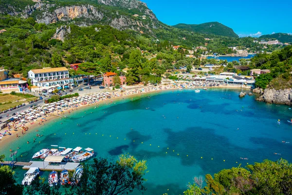 Yunanistan 'ın Korfu kentindeki Agios Spiridon plajının havadan görüntüsü.