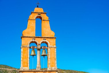 Yunan köyündeki kilise Korfu adasındaki eski periler.