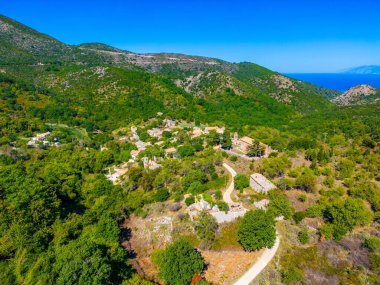 Yunan köyünün Panorama Manzarası Korfu adasındaki eski periler.